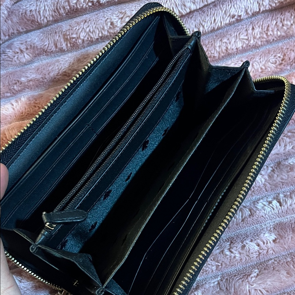 Kate Spade Two-Tone Black and Cream Wallet - Picture 6 of 7